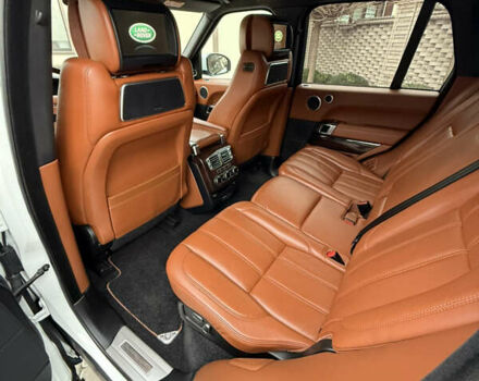 Білий Ленд Ровер Рендж Ровер, об'ємом двигуна 4.4 л та пробігом 130 тис. км за 38500 $, фото 32 на Automoto.ua