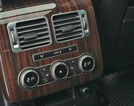 Белый Ленд Ровер Рендж Ровер, объемом двигателя 5 л и пробегом 198 тыс. км за 28500 $, фото 75 на Automoto.ua