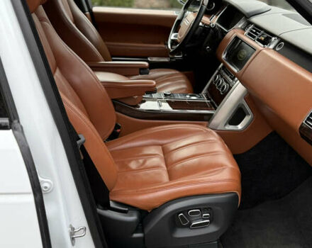 Білий Ленд Ровер Рендж Ровер, об'ємом двигуна 4.4 л та пробігом 130 тис. км за 38500 $, фото 30 на Automoto.ua