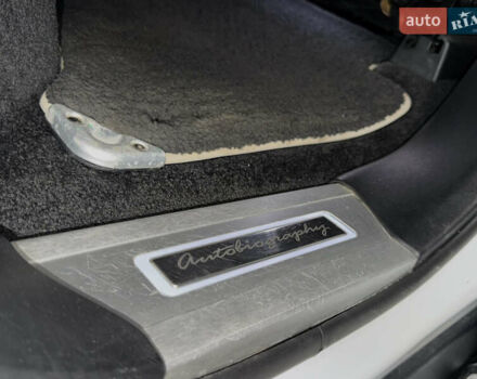 Белый Ленд Ровер Рендж Ровер, объемом двигателя 4.37 л и пробегом 240 тыс. км за 31000 $, фото 50 на Automoto.ua