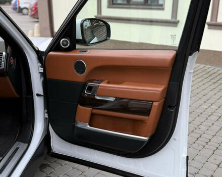 Білий Ленд Ровер Рендж Ровер, об'ємом двигуна 4.4 л та пробігом 130 тис. км за 38500 $, фото 29 на Automoto.ua