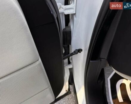 Белый Ленд Ровер Рендж Ровер, объемом двигателя 4.37 л и пробегом 267 тыс. км за 33900 $, фото 65 на Automoto.ua