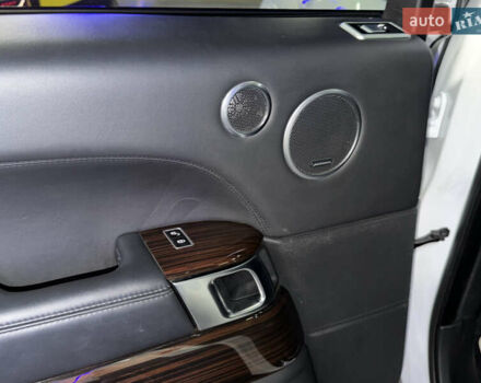 Белый Ленд Ровер Рендж Ровер, объемом двигателя 4.37 л и пробегом 240 тыс. км за 31000 $, фото 57 на Automoto.ua