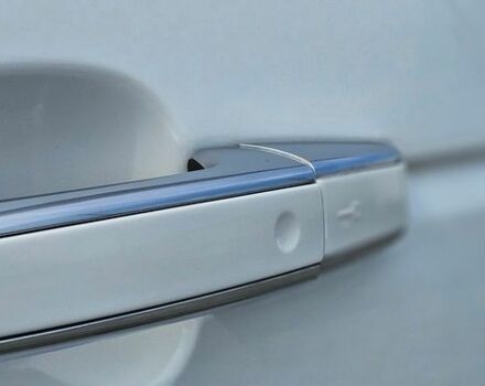 Белый Ленд Ровер Рендж Ровер, объемом двигателя 5 л и пробегом 198 тыс. км за 28500 $, фото 44 на Automoto.ua