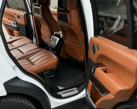 Білий Ленд Ровер Рендж Ровер, об'ємом двигуна 4.4 л та пробігом 130 тис. км за 38500 $, фото 39 на Automoto.ua