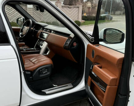 Білий Ленд Ровер Рендж Ровер, об'ємом двигуна 4.4 л та пробігом 130 тис. км за 38500 $, фото 27 на Automoto.ua