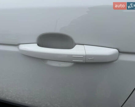 Белый Ленд Ровер Рендж Ровер, объемом двигателя 2.99 л и пробегом 148 тыс. км за 34000 $, фото 51 на Automoto.ua