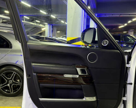 Белый Ленд Ровер Рендж Ровер, объемом двигателя 4.37 л и пробегом 240 тыс. км за 31000 $, фото 34 на Automoto.ua