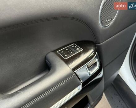 Білий Ленд Ровер Рендж Ровер, об'ємом двигуна 4.37 л та пробігом 180 тис. км за 29990 $, фото 17 на Automoto.ua