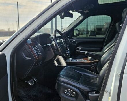 Белый Ленд Ровер Рендж Ровер, объемом двигателя 5 л и пробегом 198 тыс. км за 28500 $, фото 80 на Automoto.ua