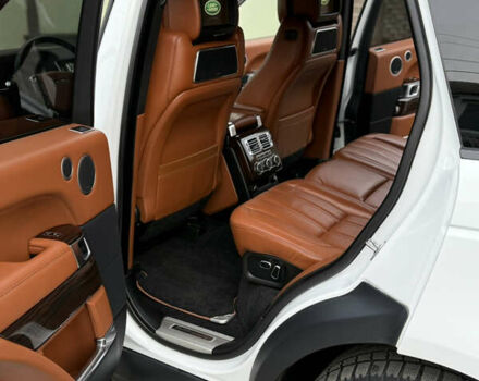 Білий Ленд Ровер Рендж Ровер, об'ємом двигуна 4.4 л та пробігом 130 тис. км за 38500 $, фото 37 на Automoto.ua