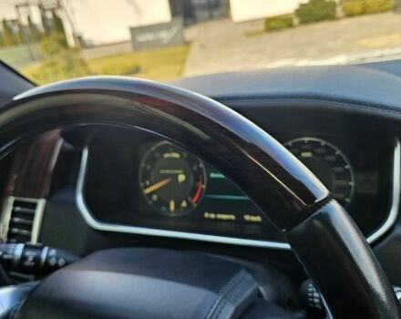 Белый Ленд Ровер Рендж Ровер, объемом двигателя 5 л и пробегом 198 тыс. км за 28500 $, фото 106 на Automoto.ua