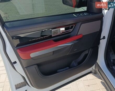 Білий Ленд Ровер Рендж Ровер, об'ємом двигуна 2.99 л та пробігом 180 тис. км за 25000 $, фото 15 на Automoto.ua