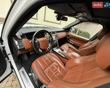 Білий Ленд Ровер Рендж Ровер, об'ємом двигуна 4.4 л та пробігом 130 тис. км за 38500 $, фото 20 на Automoto.ua