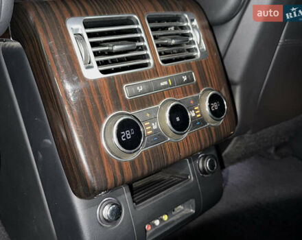 Белый Ленд Ровер Рендж Ровер, объемом двигателя 4.37 л и пробегом 240 тыс. км за 31000 $, фото 52 на Automoto.ua