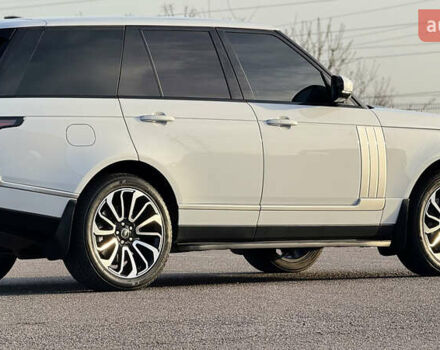 Белый Ленд Ровер Рендж Ровер, объемом двигателя 5 л и пробегом 142 тыс. км за 33000 $, фото 4 на Automoto.ua