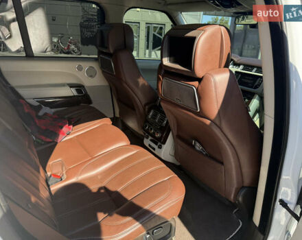 Белый Ленд Ровер Рендж Ровер, объемом двигателя 4.37 л и пробегом 215 тыс. км за 39000 $, фото 11 на Automoto.ua