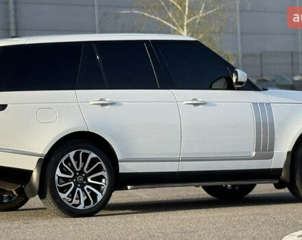 Белый Ленд Ровер Рендж Ровер, объемом двигателя 5 л и пробегом 142 тыс. км за 33000 $, фото 2 на Automoto.ua