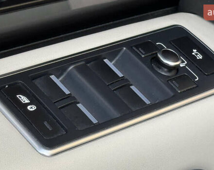 Білий Ленд Ровер Рендж Ровер, об'ємом двигуна 5 л та пробігом 142 тис. км за 28500 $, фото 10 на Automoto.ua