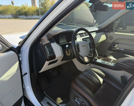 Белый Ленд Ровер Рендж Ровер, объемом двигателя 4.37 л и пробегом 215 тыс. км за 39000 $, фото 10 на Automoto.ua