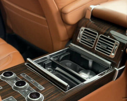 Білий Ленд Ровер Рендж Ровер, об'ємом двигуна 4.37 л та пробігом 64 тис. км за 50000 $, фото 14 на Automoto.ua