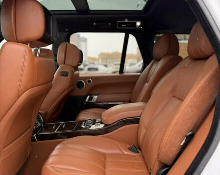 Білий Ленд Ровер Рендж Ровер, об'ємом двигуна 4.37 л та пробігом 64 тис. км за 50000 $, фото 11 на Automoto.ua