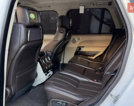 Білий Ленд Ровер Рендж Ровер, об'ємом двигуна 5 л та пробігом 142 тис. км за 28500 $, фото 13 на Automoto.ua