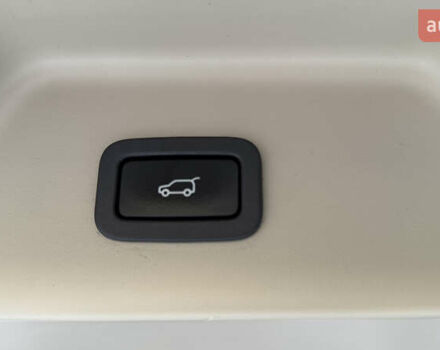 Белый Ленд Ровер Рендж Ровер, объемом двигателя 5 л и пробегом 142 тыс. км за 33000 $, фото 21 на Automoto.ua