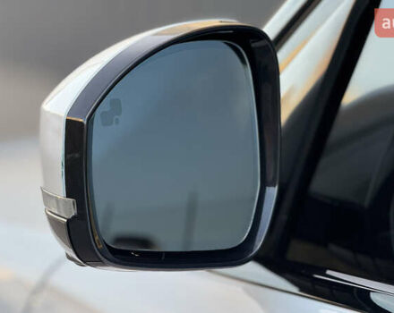 Белый Ленд Ровер Рендж Ровер, объемом двигателя 5 л и пробегом 142 тыс. км за 33000 $, фото 7 на Automoto.ua