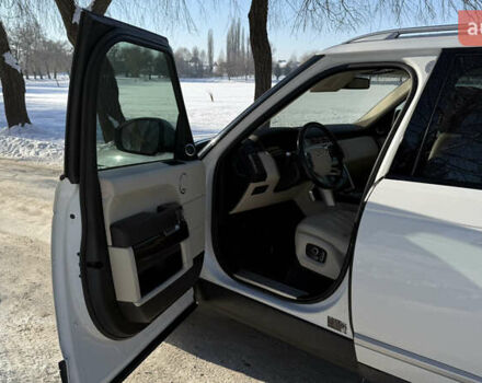 Белый Ленд Ровер Рендж Ровер, объемом двигателя 2.99 л и пробегом 220 тыс. км за 28500 $, фото 9 на Automoto.ua