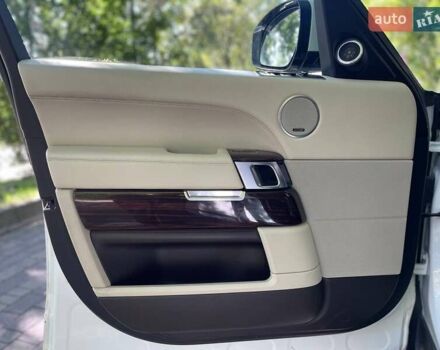 Белый Ленд Ровер Рендж Ровер, объемом двигателя 3 л и пробегом 322 тыс. км за 26000 $, фото 6 на Automoto.ua