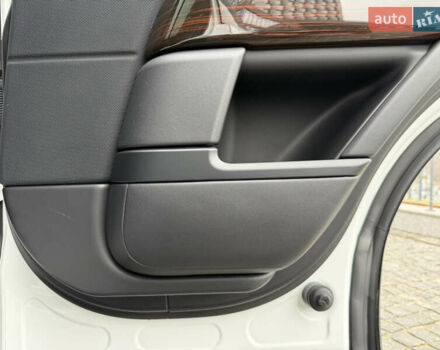 Білий Ленд Ровер Рендж Ровер, об'ємом двигуна 2.99 л та пробігом 165 тис. км за 34999 $, фото 66 на Automoto.ua