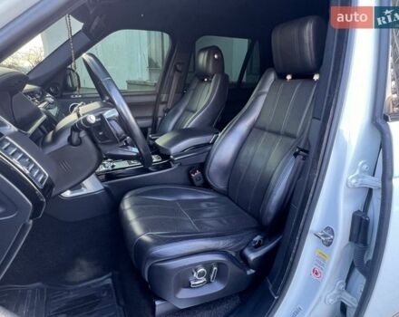 Білий Ленд Ровер Рендж Ровер, об'ємом двигуна 3 л та пробігом 199 тис. км за 35700 $, фото 30 на Automoto.ua