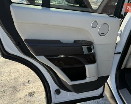 Белый Ленд Ровер Рендж Ровер, объемом двигателя 2.99 л и пробегом 220 тыс. км за 28500 $, фото 33 на Automoto.ua