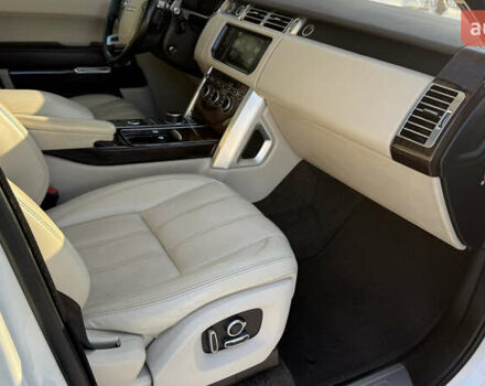 Белый Ленд Ровер Рендж Ровер, объемом двигателя 2.99 л и пробегом 220 тыс. км за 28500 $, фото 19 на Automoto.ua