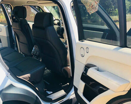 Белый Ленд Ровер Рендж Ровер, объемом двигателя 2.99 л и пробегом 156 тыс. км за 47000 $, фото 10 на Automoto.ua