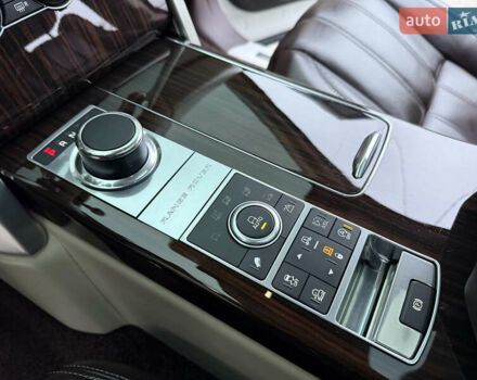 Білий Ленд Ровер Рендж Ровер, об'ємом двигуна 4.37 л та пробігом 272 тис. км за 43000 $, фото 28 на Automoto.ua