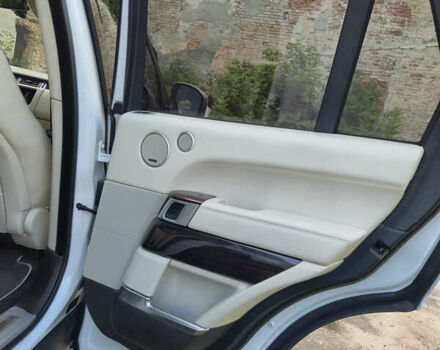 Білий Ленд Ровер Рендж Ровер, об'ємом двигуна 4.37 л та пробігом 100 тис. км за 42000 $, фото 29 на Automoto.ua