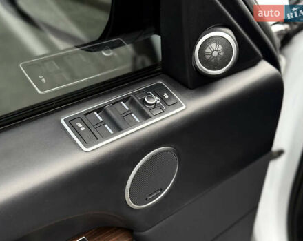 Білий Ленд Ровер Рендж Ровер, об'ємом двигуна 3 л та пробігом 205 тис. км за 38500 $, фото 13 на Automoto.ua