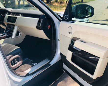 Белый Ленд Ровер Рендж Ровер, объемом двигателя 2.99 л и пробегом 156 тыс. км за 47000 $, фото 13 на Automoto.ua