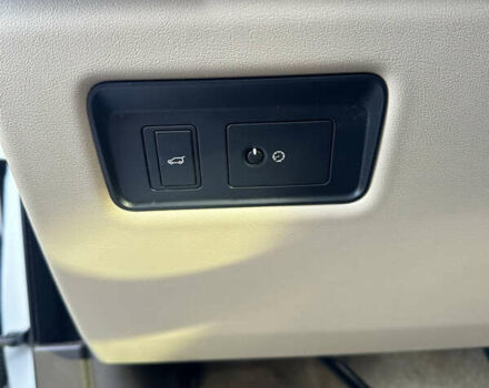 Білий Ленд Ровер Рендж Ровер, об'ємом двигуна 2.99 л та пробігом 245 тис. км за 50000 $, фото 49 на Automoto.ua