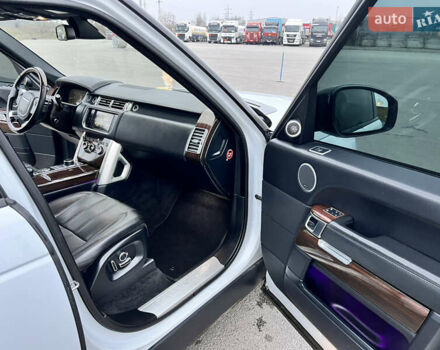 Білий Ленд Ровер Рендж Ровер, об'ємом двигуна 3 л та пробігом 204 тис. км за 35000 $, фото 18 на Automoto.ua