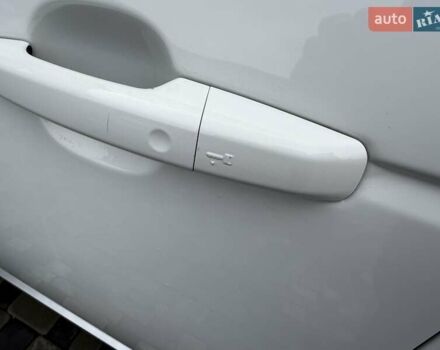 Белый Ленд Ровер Рендж Ровер, объемом двигателя 3 л и пробегом 173 тыс. км за 27900 $, фото 27 на Automoto.ua