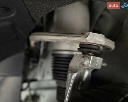 Білий Ленд Ровер Рендж Ровер, об'ємом двигуна 2.99 л та пробігом 180 тис. км за 39850 $, фото 46 на Automoto.ua