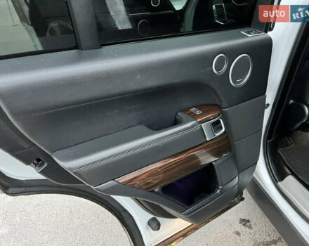 Білий Ленд Ровер Рендж Ровер, об'ємом двигуна 3 л та пробігом 204 тис. км за 35000 $, фото 28 на Automoto.ua