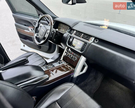 Білий Ленд Ровер Рендж Ровер, об'ємом двигуна 3 л та пробігом 204 тис. км за 35000 $, фото 19 на Automoto.ua