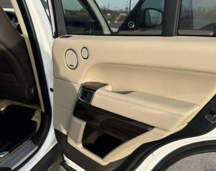 Білий Ленд Ровер Рендж Ровер, об'ємом двигуна 2.99 л та пробігом 245 тис. км за 50000 $, фото 32 на Automoto.ua