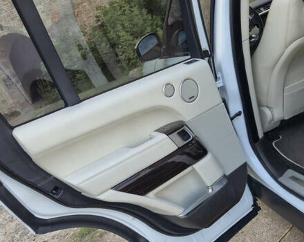 Білий Ленд Ровер Рендж Ровер, об'ємом двигуна 4.37 л та пробігом 100 тис. км за 42000 $, фото 25 на Automoto.ua