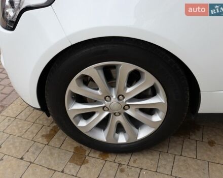 Білий Ленд Ровер Рендж Ровер, об'ємом двигуна 3 л та пробігом 154 тис. км за 31900 $, фото 10 на Automoto.ua