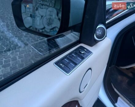 Белый Ленд Ровер Рендж Ровер, объемом двигателя 2.99 л и пробегом 161 тыс. км за 33800 $, фото 97 на Automoto.ua